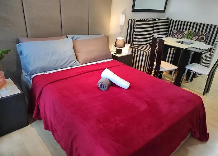 Apartment Cozy & Mountain View With Balcony Free Netflix With Pools Sauna And Sunbathing Manila