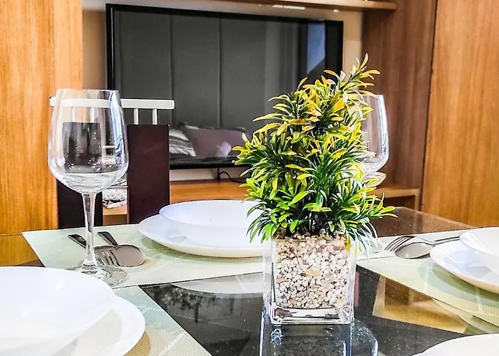 Cozy & Mountain View With Balcony Free Netflix With Pools Sauna And Sunbathing Apartment Manila